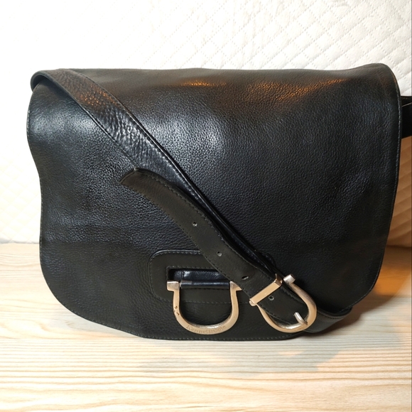 Kenneth Cole Handbags - Kenneth Cole Black Crossbody Bag